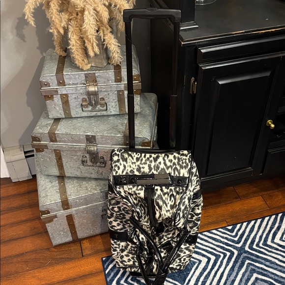 Y2K Vintage Betsey Johnson Leopard Print rolling duffle bag/ carry-on - Picture 13 of 17
